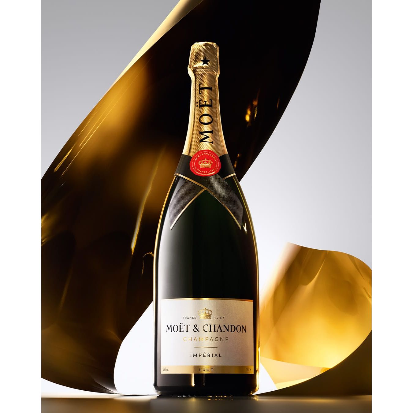 Moët & Chandon Impérial Champagne (0.75 L) in a gift box