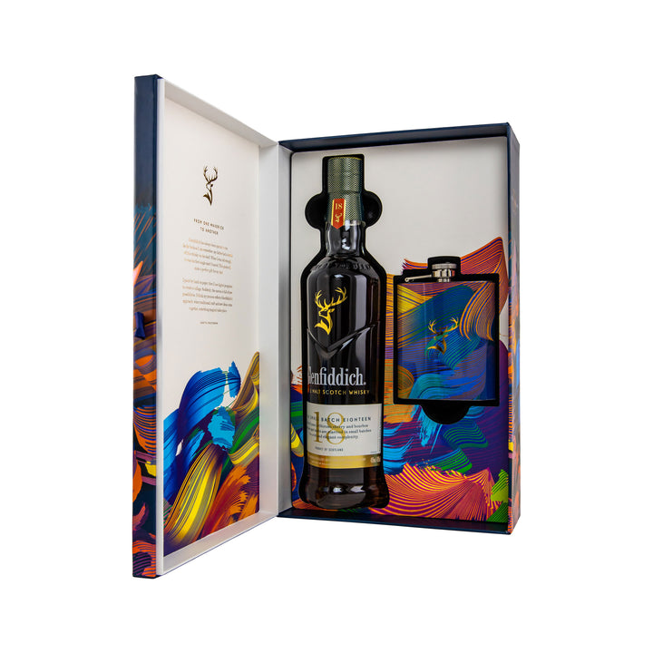 Glenfiddich 18 Year Old - Limited Design + Hip Flask - Speyside Single Malt Scotch Whisky